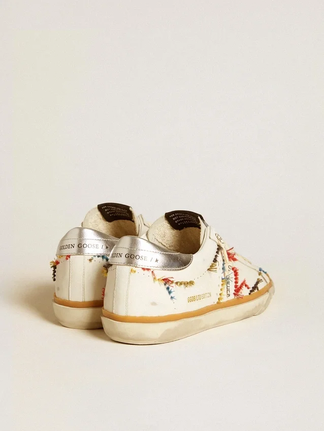 Super-Star LTD für Damen mit perforiertem Stern und Fersenlasche aus Metallic-Leder