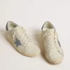 Super-Star mit cremefarbenem Lederstern mit Swarovski-Kristallen und blauer Fersenlasche aus Leder mit Eidechsenprint