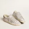 Super-Star-Sneaker aus grau-weissem Leder mit Glitzer-Effekt und Lederstern
