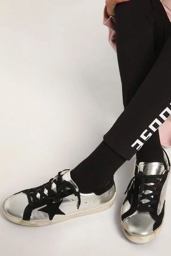 «Super-Star»-Sneaker aus silbernem Leder mit Wildledereinsätzen