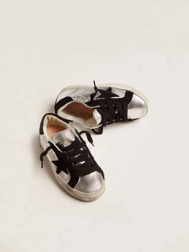 «Super-Star»-Sneaker aus silbernem Leder mit Wildledereinsätzen