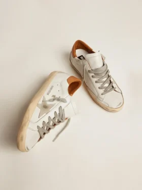 Super-Star-Sneaker für Damen mit Stern aus Wildleder und brauner Fersenlasche