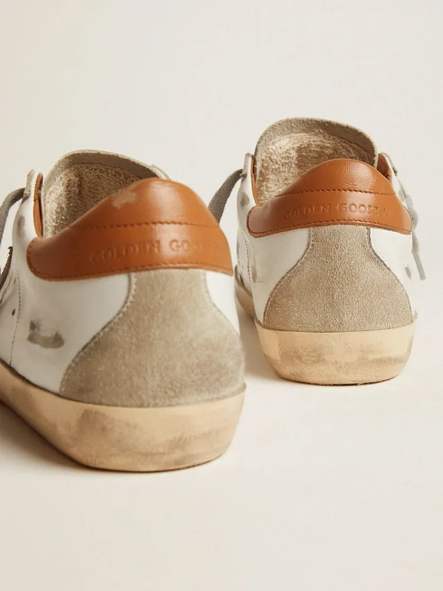 Super-Star-Sneaker für Damen mit Stern aus Wildleder und brauner Fersenlasche
