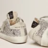 Super-Star Young mit silbernem Glitzer