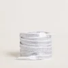 Swarovski-Schnürsenkel mit kontrastierendem grauem Logo