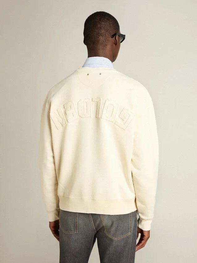 Sweatshirt in gealtertem Weiss mit umgekehrtem Logo auf der Rückseite – Jersey Capsule