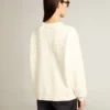 Sweatshirt in gealtertem Weiss mit umgekehrtem Logo auf der Rückseite – Jersey Capsule