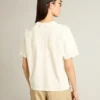 T-Shirt in gealtertem Weiss mit umgekehrtem Logo auf der Rückseite – Jersey Capsule