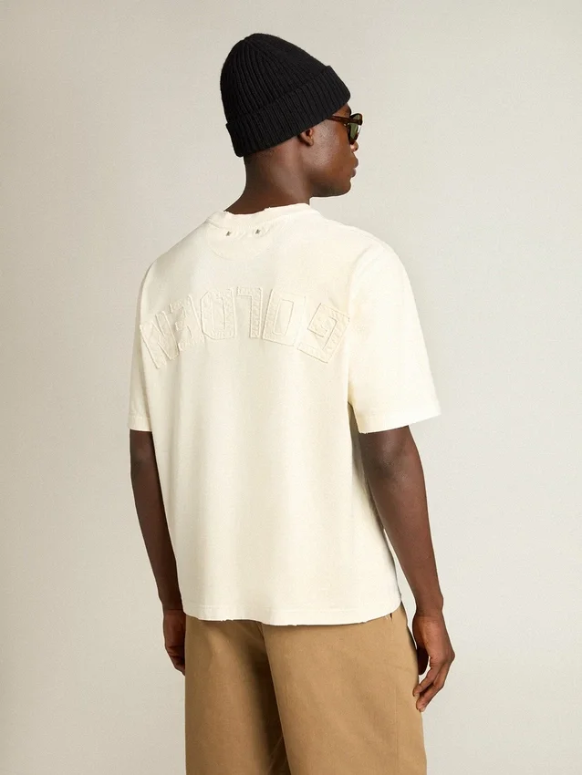 T-Shirt in gealtertem Weiss mit umgekehrtem Logo auf der Rückseite – Jersey Capsule