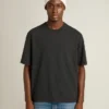 T-Shirt in gewaschenem Schwarz mit umgekehrtem Logo auf der Rückseite – Jersey Capsule