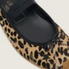 Étoile-Ballerinas aus Ponyfell mit Leopardenmuster, schwarzem gesticktem Stern und elastischem Riemen