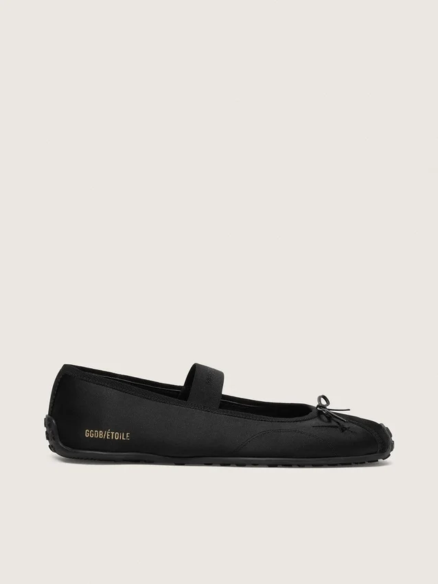 Étoile Ballerinas aus schwarzem Satin mit schwarzem gesticktem Stern und elastischem Riemen