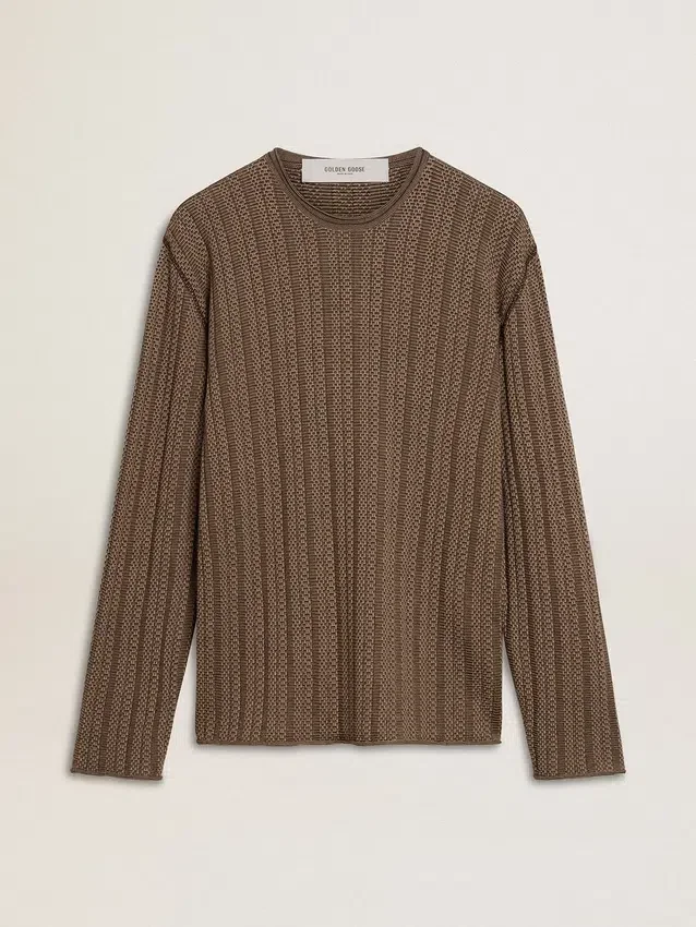Travertinfarbener Herrenpullover mit «Golden»-Schriftzug als Aufnäher auf der Rückseite