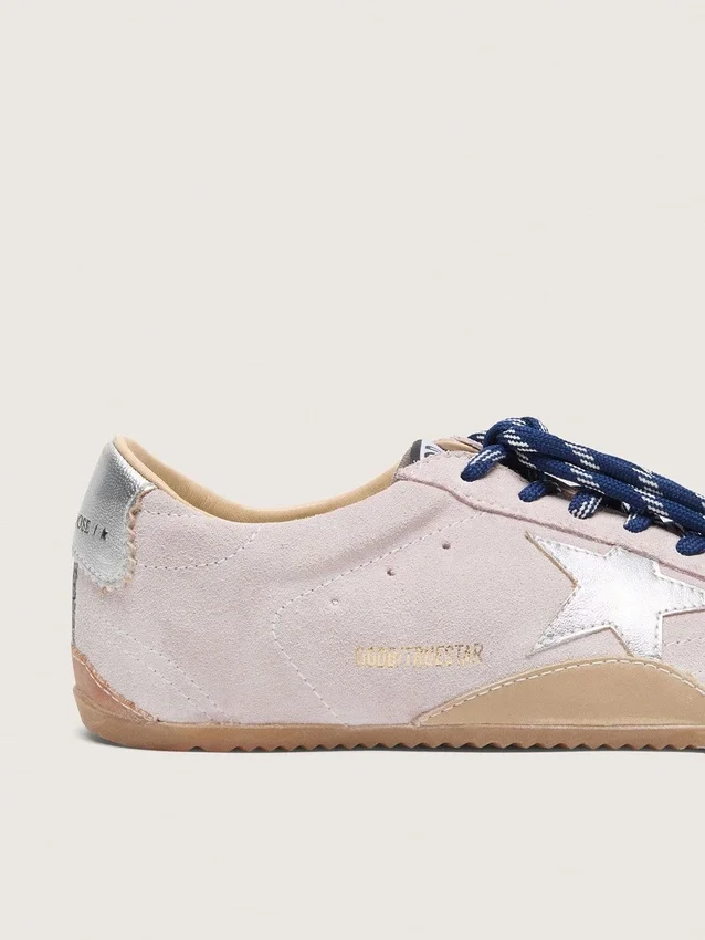 True-Star für Damen aus pastellrosa Wildleder mit silbernem Stern und Fersenlasche