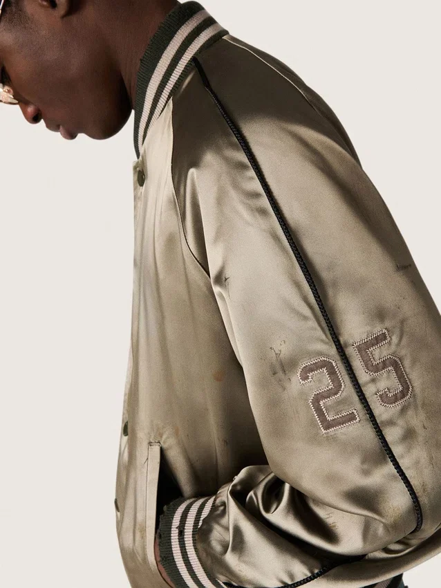 Unisex-Bomberjacke aus grünem Satin mit gerippten Säumen und Kragen