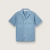 Unisex-Hemd aus hellblauem Denim mit Stickerei auf der Rückseite