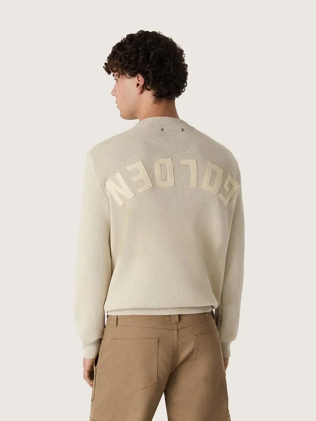 Unisex-Pullover mit Rundhalsausschnitt aus beiger Baumwolle mit Aufnäher auf der Vorderseite und Logo auf der Rückseite