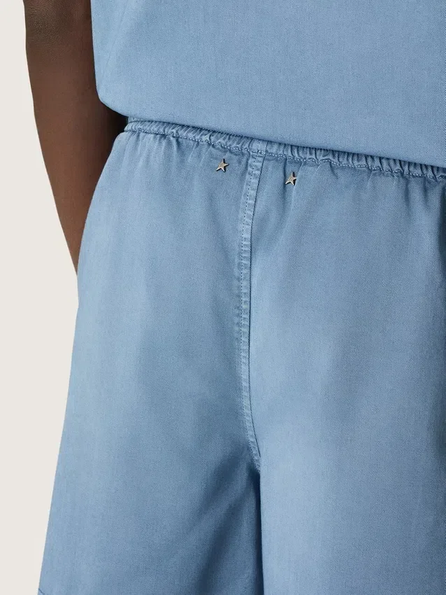 Unisex-Shorts aus hellblauem Baumwolltwill