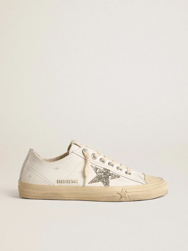 V-Star aus weissem Leder mit einem platinfarbenen Glitzerstern