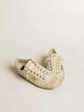 V-Star aus weissem Leder mit goldfarbenem Stern aus Metallic-Leder
