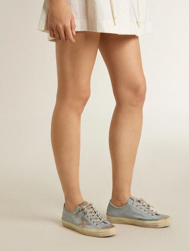 V-Star für Damen aus hellblauem Canvas mit taubengrauem Lederstern
