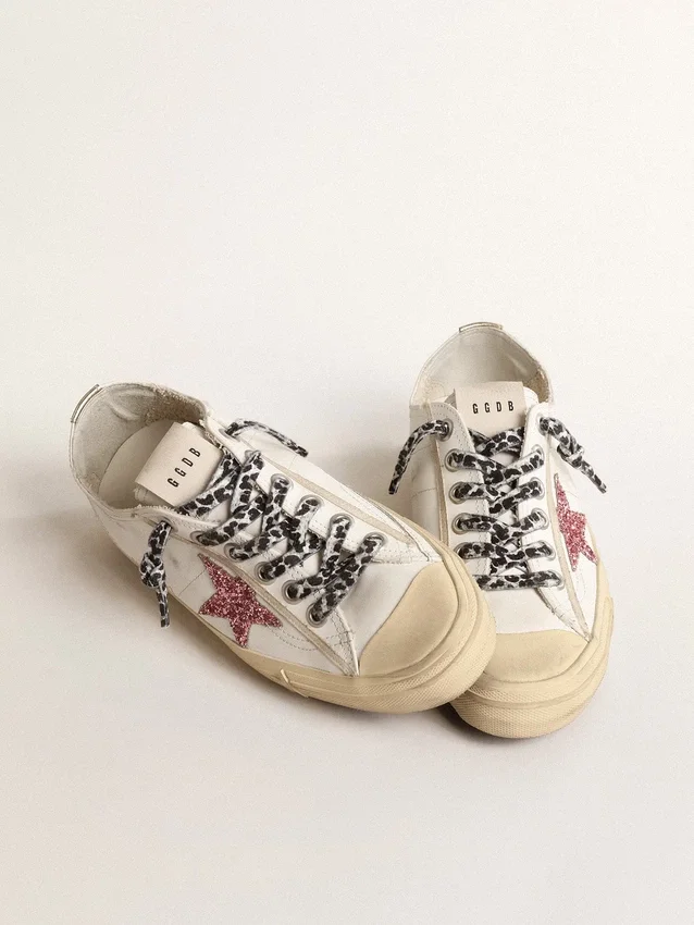 V-Star mit rosa Glitzerstern und Fersenlasche aus Metallic-Leder