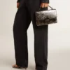 Venezia-Tasche aus anthrazitgrauem Metallic-Leder mit schwarzen Details