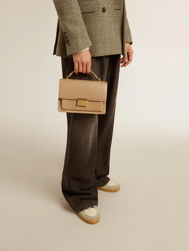 Venezia-Tasche aus beigem, genarbtem Leder mit goldenen Details