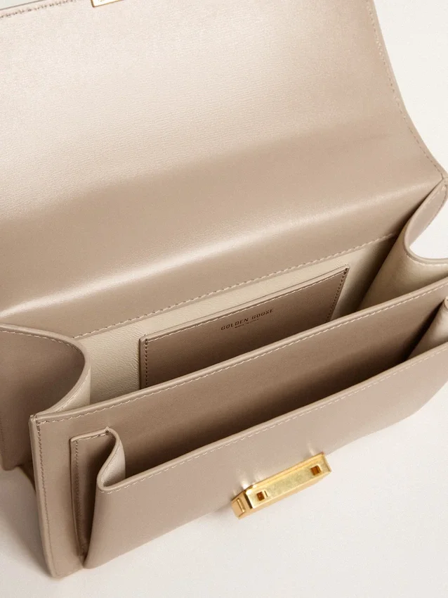 Venezia-Tasche aus beigem, genarbtem Leder mit goldenen Details