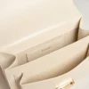 Venezia-Tasche aus butterfarbenem, geripptem Leder mit Seidenschal