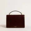 Venezia-Tasche aus dunkelbraunem laminiertem Leder mit goldenen Details