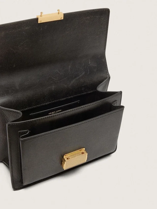 Venezia-Tasche aus schwarzem, auf Alt getrimmtem Leder mit goldenen Details