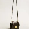 Venezia-Tasche aus schwarzem, genarbtem Leder mit mehrfarbigem Schal