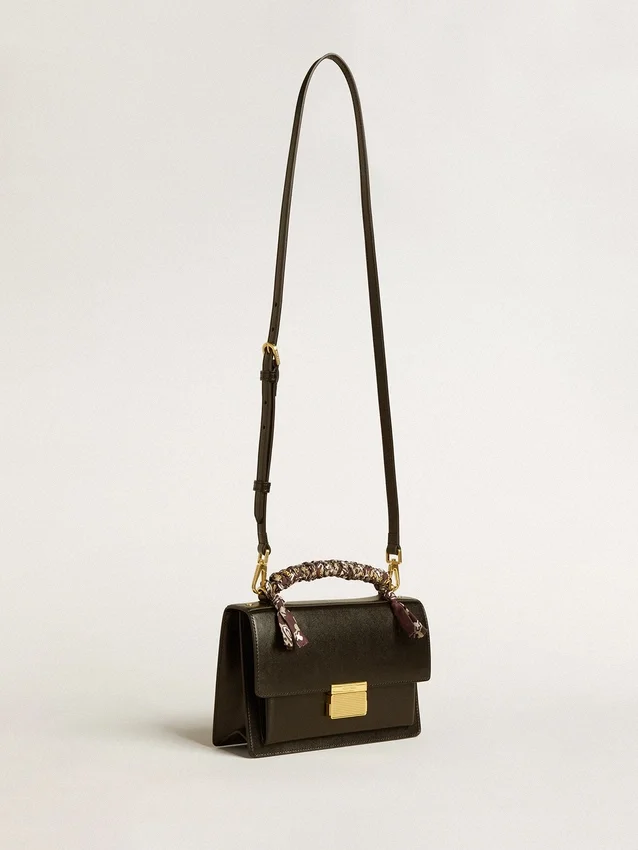 Venezia-Tasche aus schwarzem, genarbtem Leder mit mehrfarbigem Schal