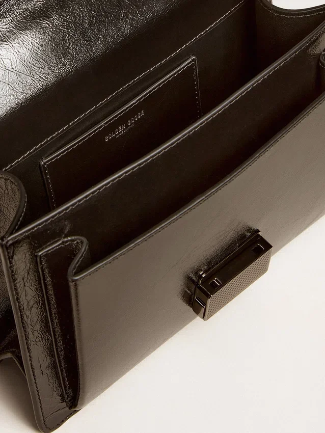 Venezia-Tasche aus schwarzem Metallic-Leder mit schwarzen Details