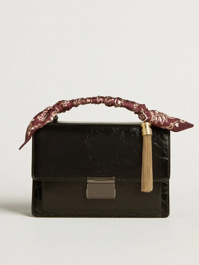 Venezia-Tasche aus schwarzem Metallic-Leder mit schwarzen Details