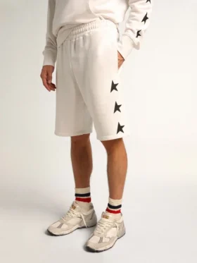Vintage-weisse Bermuda-Shorts für Herren mit kontrastierenden schwarzen Sternen
