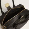 Vita-Tasche aus glattem schwarzem Leder mit goldenen Details