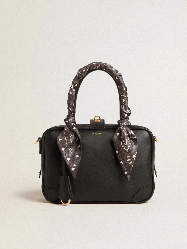 Vita-Tasche aus glattem schwarzem Leder mit goldenen Details