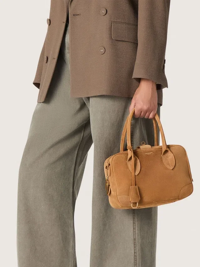 Vita-Tasche aus kamelfarbenem Wildleder mit goldenen Details