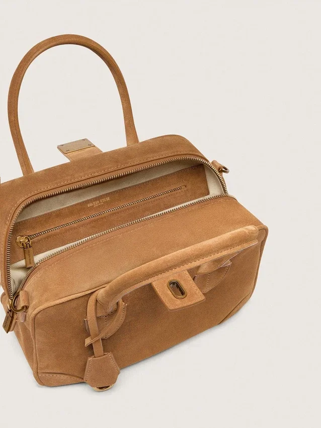 Vita-Tasche aus kamelfarbenem Wildleder mit goldenen Details