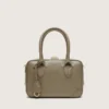 Vita-Tasche aus salbeigrünem Leder mit goldenen Details
