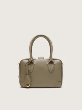 Vita-Tasche aus salbeigrünem Leder mit goldenen Details