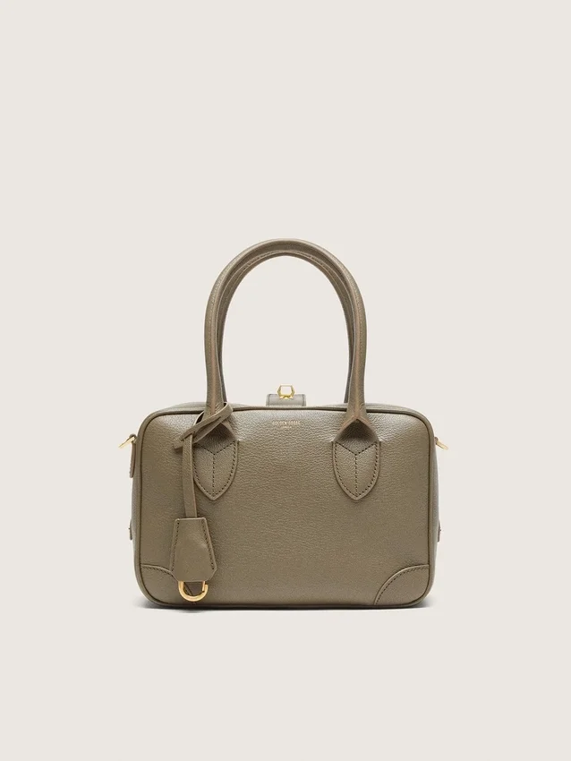 Vita-Tasche aus salbeigrünem Leder mit goldenen Details