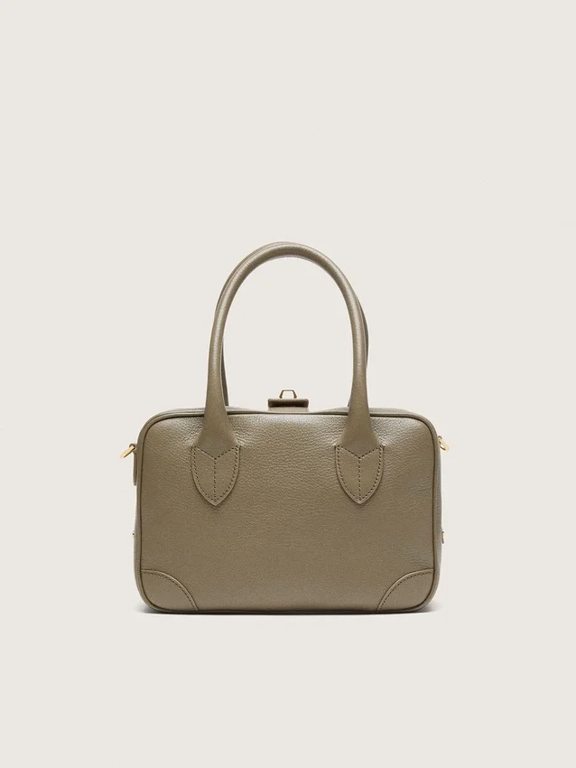 Vita-Tasche aus salbeigrünem Leder mit goldenen Details