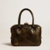 Vita-Tasche aus schwarzem Leder im Distressed-Look mit goldenen Details