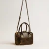 Vita-Tasche aus schwarzem Leder im Distressed-Look mit goldenen Details