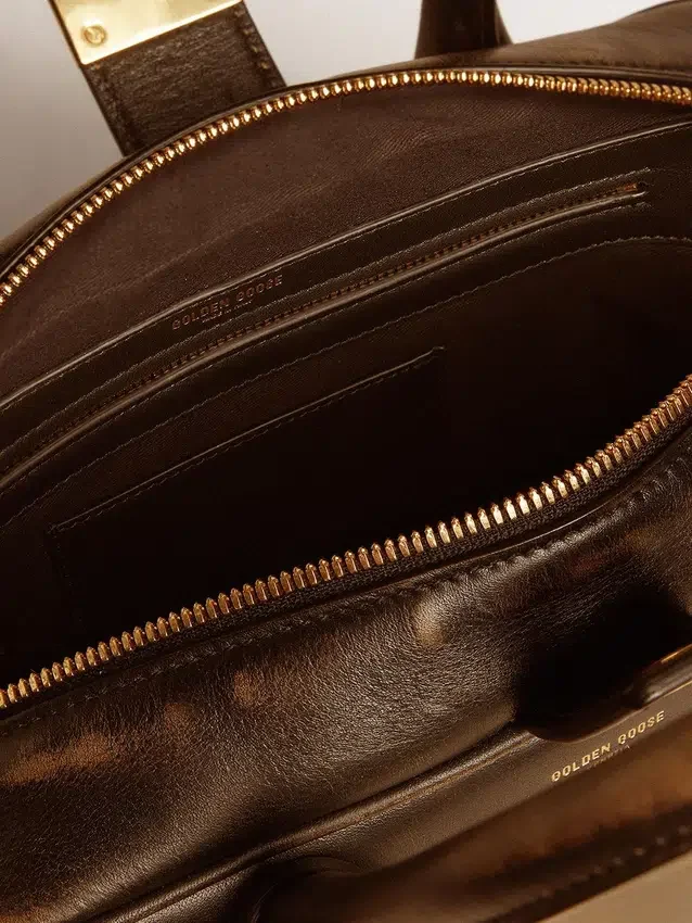 Vita-Tasche aus schwarzem Leder im Distressed-Look mit goldenen Details