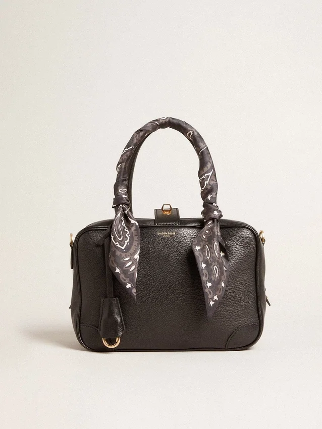Vita-Tasche aus schwarzem Schafsleder mit goldenen Details