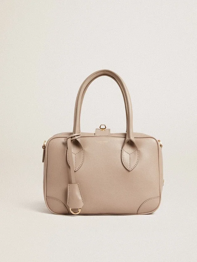 Vita-Tasche aus taupefarbenem Leder mit goldenen Details